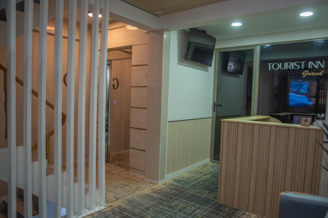 Tourist Inn Grand Male Zewnętrze zdjęcie